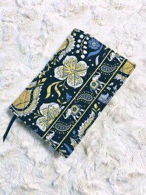 Vera Bradley - Retired Ellie Blue Print Quilted Book Cover - Spring 2012